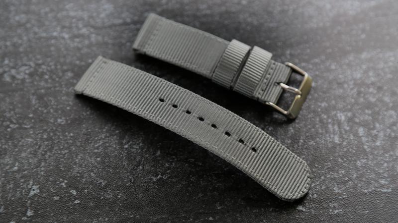 雙錶圈軍錶必備直身20mm 22mm 灰色純尼龍製錶帶,不鏽鋼製錶扣,可替代同規格原廠錶帶seiko 5