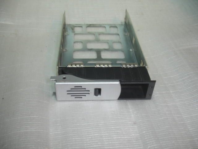 露天二手3C大賣場 XN-212R-T3 / D2 A66 2130 伺服器 3.5吋 硬碟抽取盒 品號 2123