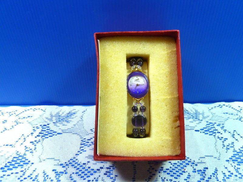 【水晶錶】全新 絕版  鱷魚錶 (橢圓紫框紫面) 水晶錶帶手圍可調整 附盒 尺寸:9*3.5*2.5㎝ 重量:90g