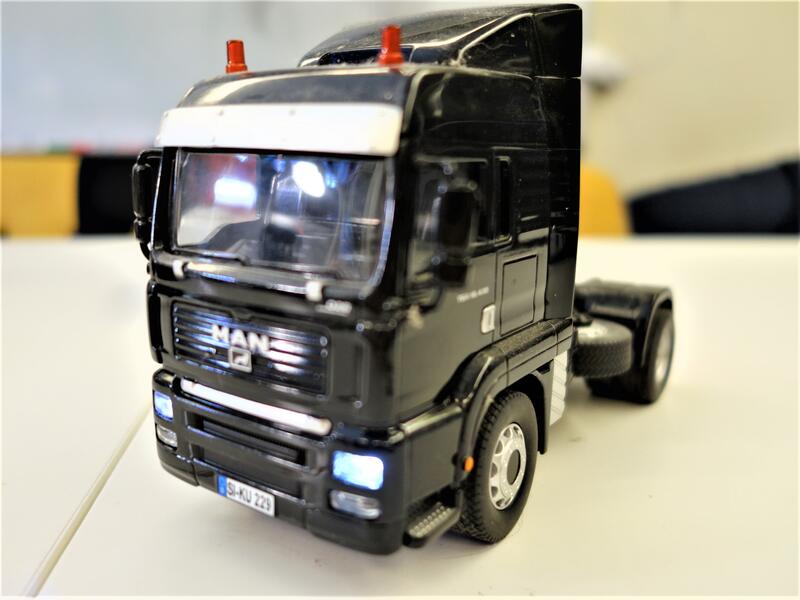 德國SIKU CONTROL 1/32 MAN TGX 遙控拖車頭+ 拖板尾車2.4g RC 整車金屬