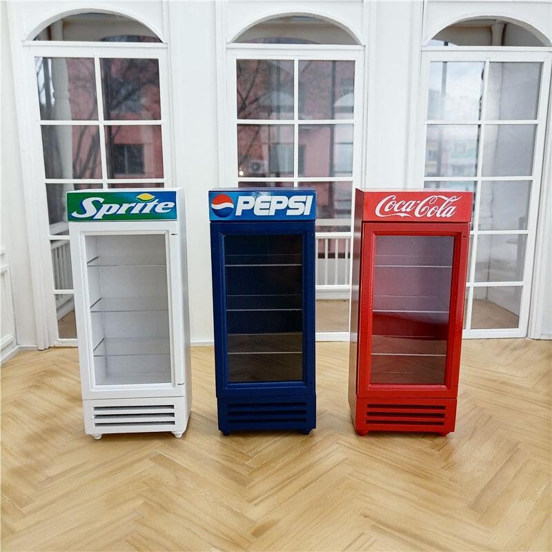 【鋼彈小舖】迷你木質家具 1:12 微縮場景模型 袖珍飲料櫃 冰櫃