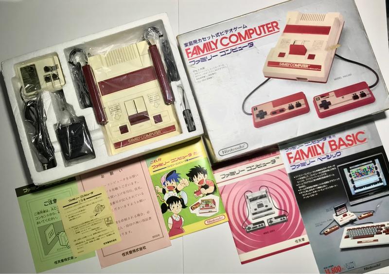 （已售出，感謝收藏家收藏）1983年初代方塊按鈕任天堂紅白機，盒裝完整說書廣告漫畫三色單齊全，免運費可分期