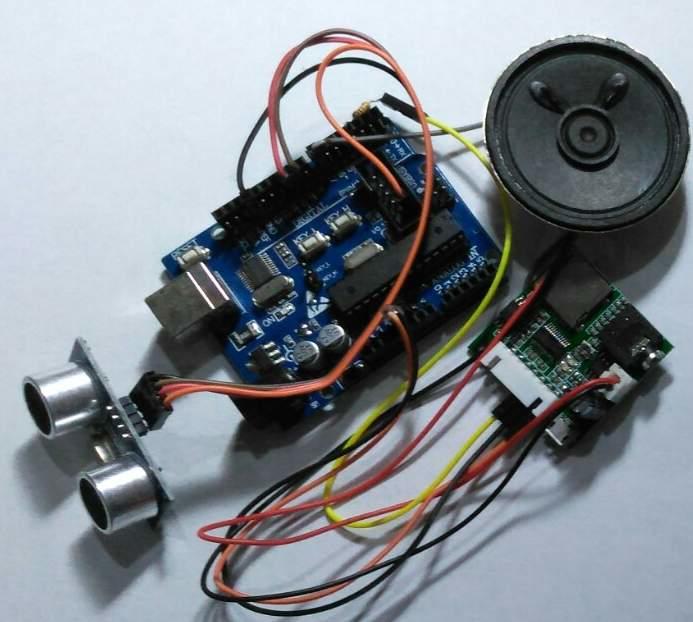 偉克多 Arduino 好玩專題製作—聖誕樹上有超音波模組，人來會唱出聖誕歌曲，發出音效，說話 ，套件+專題製作