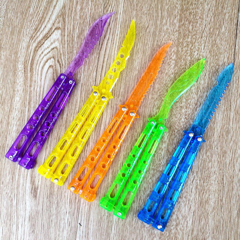 【雜貨店】彩色塑膠水晶兵器蝴蝶刀1支9元