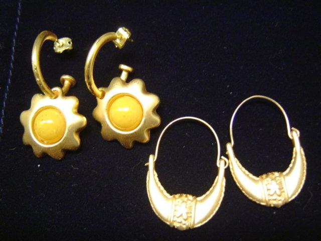 ☆MOOMBA☆ 穿耳式耳環 金色太陽 +金色彎月型 耳環 兩副單一價