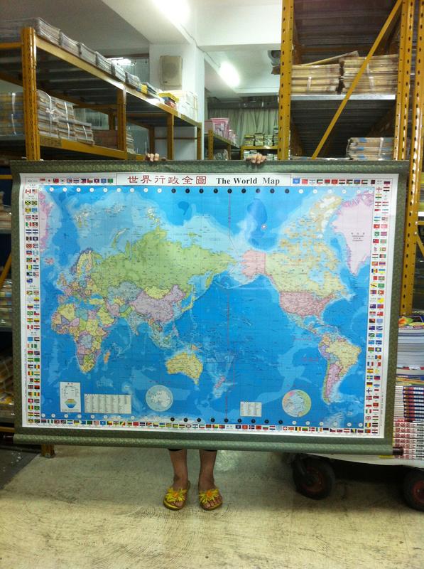 ((1世界地圖))中英文---110x156 cm-國產-單面膠膜.可用白板筆寫-The World Map(一大張)掛