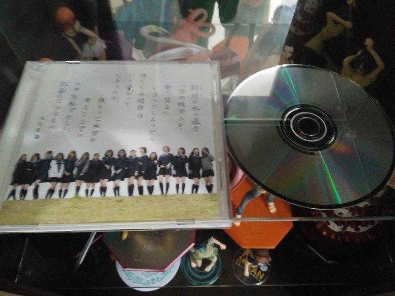 出清 均一價 50 AKB48 cd  倘若在梧桐樹的路上對你說「我夢見了你的微笑」之後我們的關係會有什麼樣的變化呢