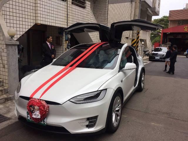 新北市最優評 幸福特斯拉系列 Tesla禮車給你最優質的服務保證 三台 六台 租結婚禮車出租 新娘禮車出租