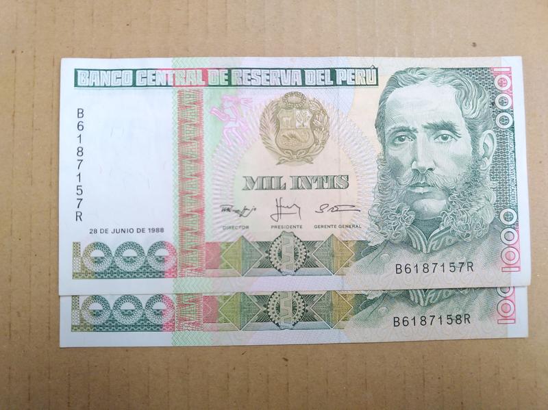 祕魯舊版紙鈔二張連號