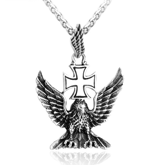 《 QBOX 》FASHION 飾品【CBP8-231】精緻個性十字架老鷹造型鑄造鈦鋼墬子項鍊
