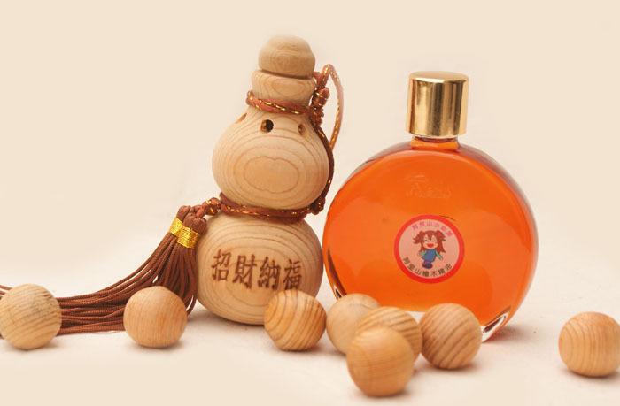【阿里山小姑娘】阿里山檜木精油35ml+台灣檜木葫蘆聞香瓶(大) - 招財納福 ◎溫和、溫潤