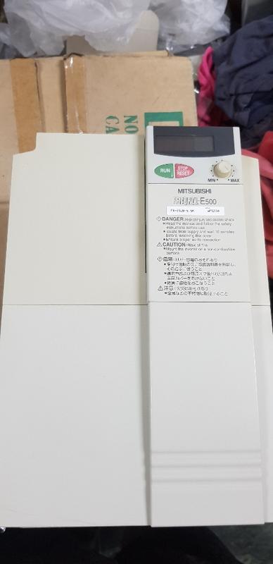 日本 MITSUBISHI 三菱變頻器FR E520 5.5k 7.5HP(外觀漂亮)