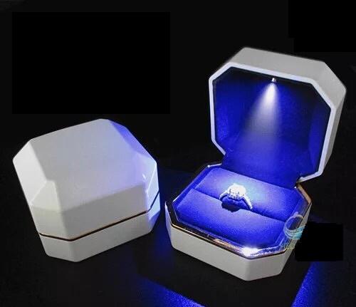 [LALA喵小舖]求婚必備 LED燈戒指盒子 鋼琴烤漆 項鍊盒子 耳環盒子 珠寶盒子 情人節禮物 母親節禮物 生日禮物