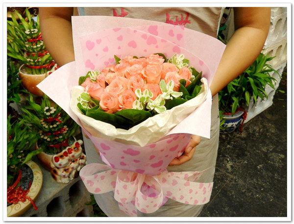 台北市101商圈花蝶網路花店~溫柔的粉玫瑰花束，就像你溫柔的笑容~免運費~