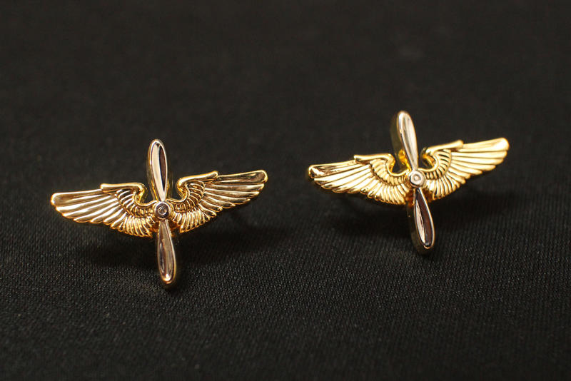 美國陸軍航空隊領章（金屬鍍金蝴蝶扣，一套兩枚，原價500特價450）