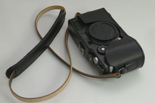 李師傅手製  哈蘇 HASSELBLAD XPAN 富士FUJIFILM TX-1.TX-2 相機專用手工皮套  (背帶