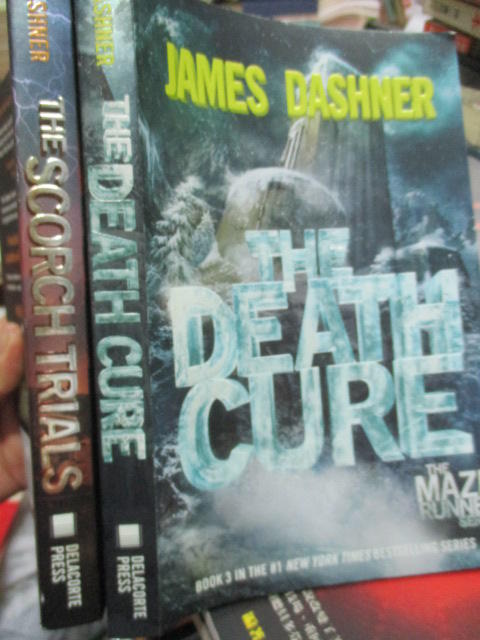 【小熊家族】 《 Death Cure：The Maze Runner 》 9780385738781