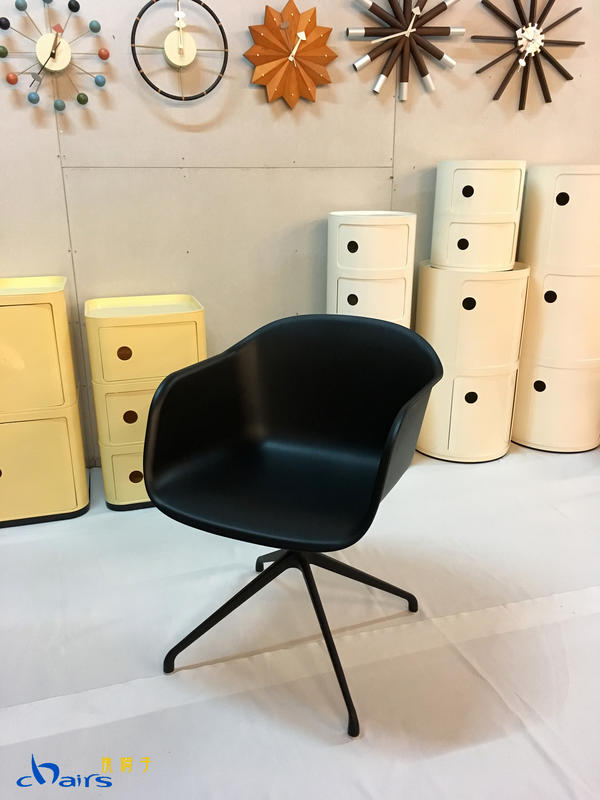 【挑椅子】北歐現代簡約 有扶手 可旋轉 塑料椅 塑膠椅 餐椅 書桌椅 (復刻品) 580-4 黑色