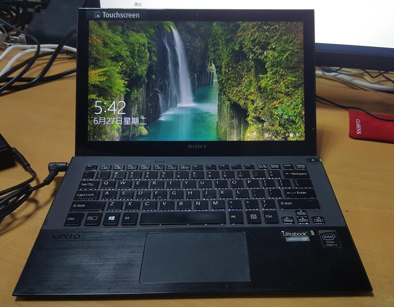 H76)報廢品~Sony Vaio (SVP112A1CW)小筆電10.5V 3.8A~螢幕垂直線條