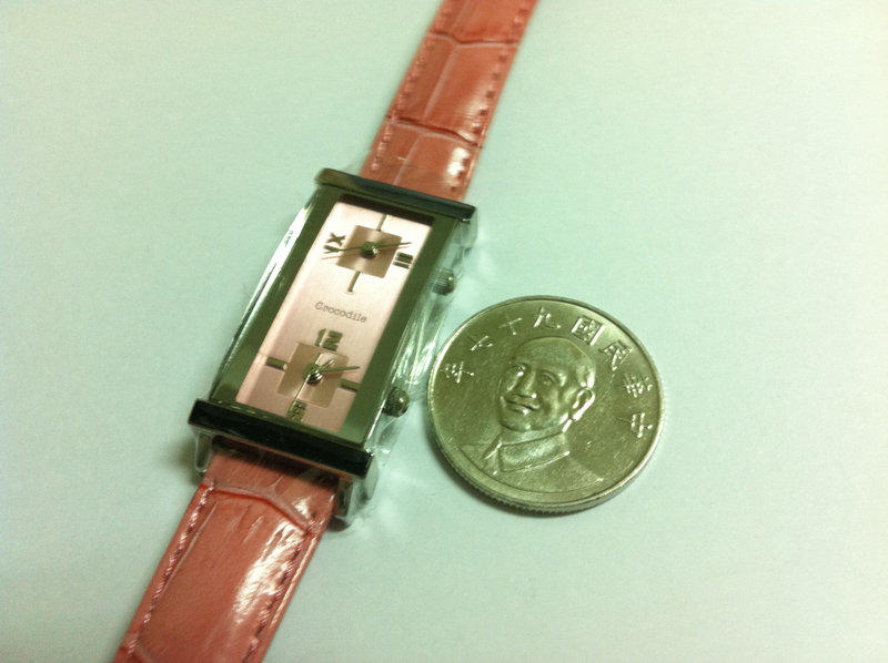 時尚兩地時間石英錶 展示品出清價