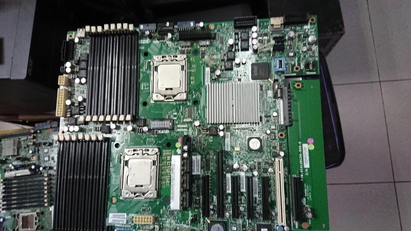 故障品兩顆E5520  + 1366腳位雙CPU主機板，故障原因不明，無其他配件1350元
