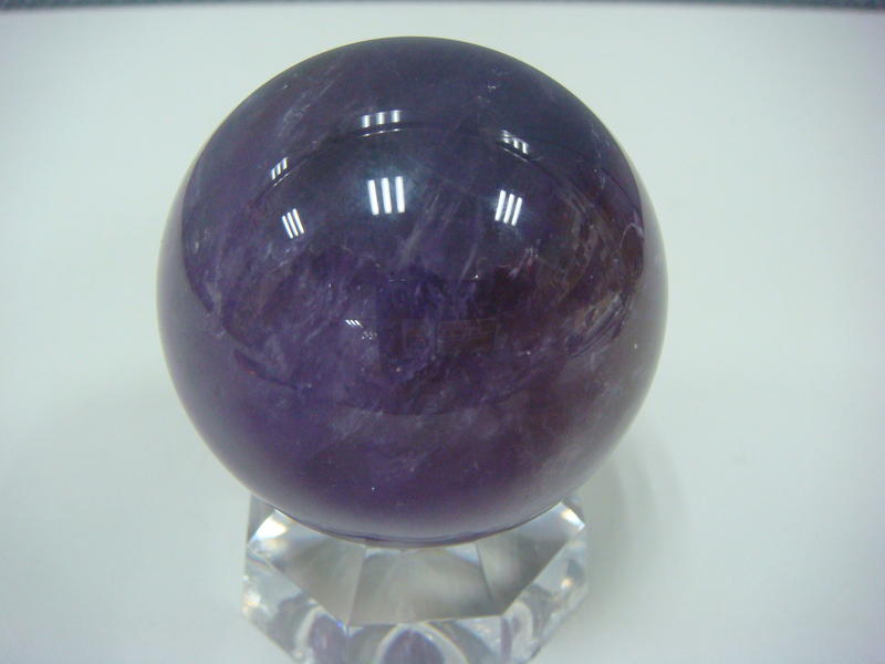紫水晶球065(重190g,直徑52mm)附壓克力座