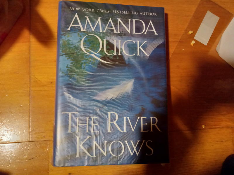 自藏書(精裝版)原文書【The River Knows華麗魅影 】Amanda Quick 愛曼達·奎克
