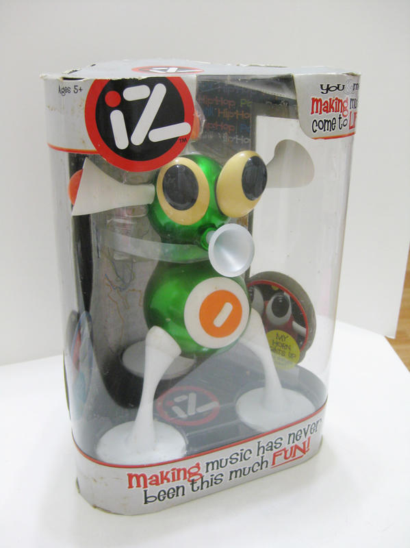 全新未拆 絕版好物 Animatronic Zizzle IZ 互動式音樂播放器生物 MP3喇叭 綠色款