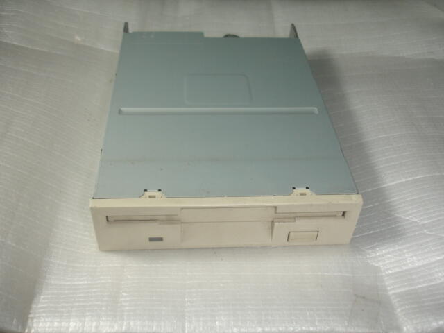 露天二手3C大賣場 TEAC 內接式1.44 軟碟機 磁碟機 測試良品 1台950元 品號 950