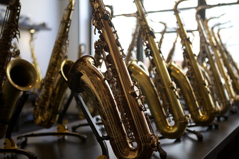 【現代樂器】提供中音薩克斯風 次中音薩克斯風 Alto Tenor Saxophone 租借服務
