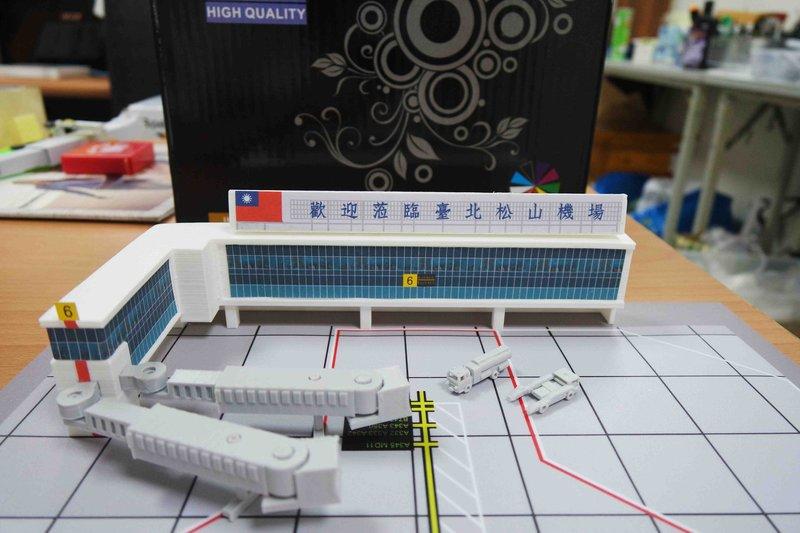 1:400 1/400 台北松山機場 模型 (附空橋) 完成品 台灣製造