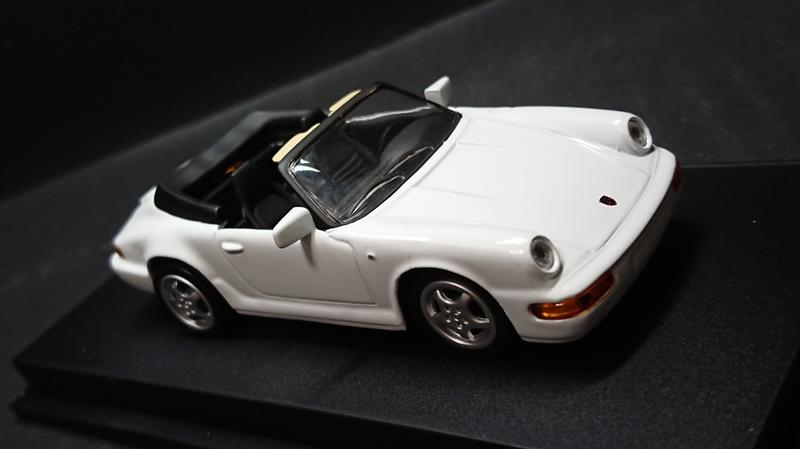 【經典車坊】1/43 Porsche 911 (964) Carrera 4 cabrio by Revell 附展示盒
