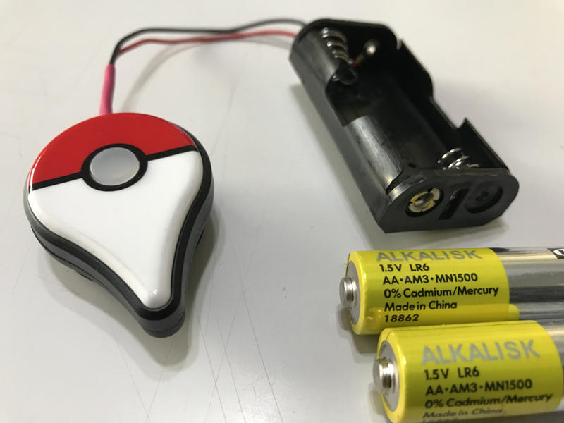 Pokemon GO Plus寶可夢自動抓捕手環已改裝成2顆AA三號電池UM3乾電池 電力可撐幾個月寶可夢手環改裝外裝A