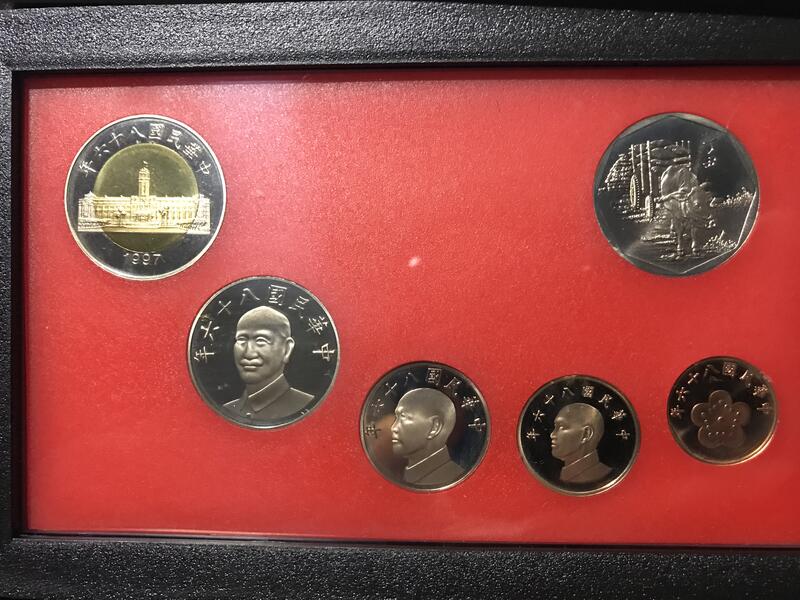 86年 一輪 牛年生肖紀念套幣 硬幣精鑄版 生肖套幣