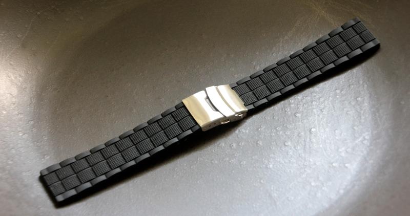24mm silicone  平價版～四版格紋矽膠錶帶;替代各式搶＄貴貨seiko,oris...可替代使用