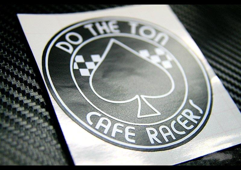 LaDesign喇低賽*品牌* 3M反光防水貼紙  DO THE TON  (黑桃 Ace  咖啡 CAFE  RACER 英倫 油箱貼紙)