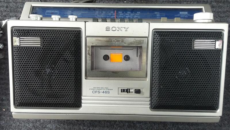 二手市面稀少復古日本制Sony CFS-46S 卡帶收音機(初步測試可以收FM卡帶