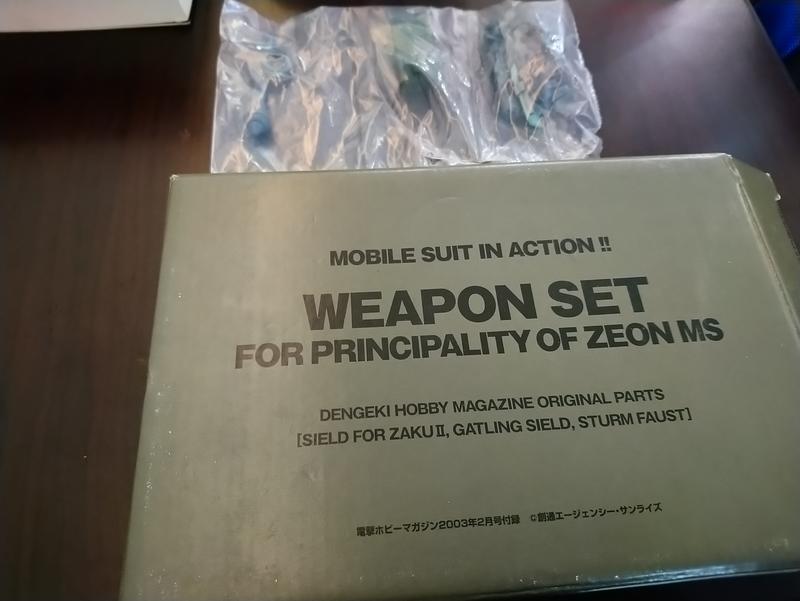 約2003年左右發行的鋼彈 Zeon吉翁MS武器配件模型/Zaku II盾牌