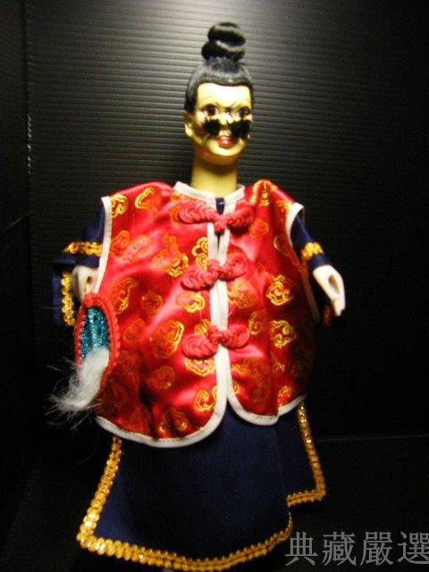 {典藏嚴選}(A014)可當劉三,最夯最霹靂的傳統布袋戲,附戲偶展示架和扇子
