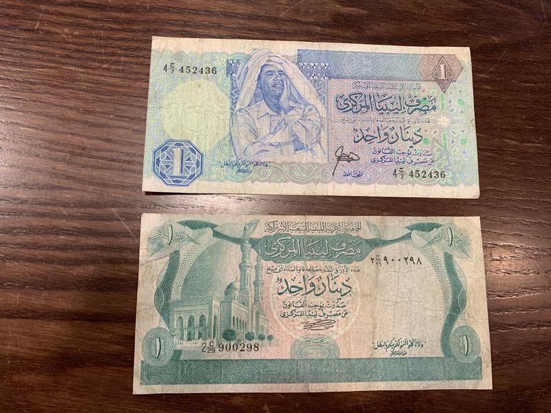 利比亞早期少見不同版鈔1dinar （2張合拍）