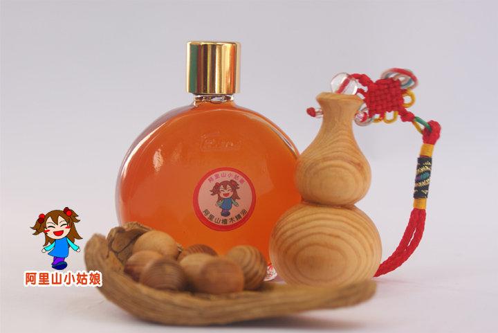 【阿里山小姑娘】阿里山檜木精油35ml(含檜木聞香瓶)★頂級香氛精油★◎阿里山檜木精油，呈紅金色透明狀