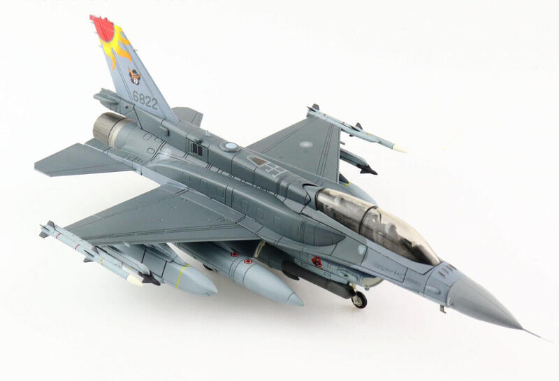 即將售完 1/72 HM 國軍 F-16V 6822, with AGM-154  HA3895 紅太陽 馬拉道
