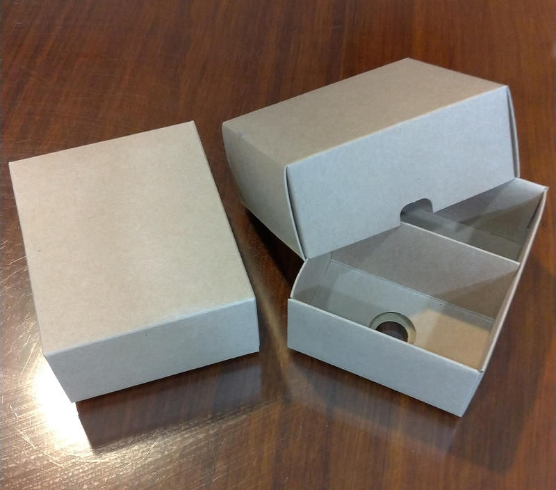 牛皮紙盒【12X10X5CM】內有2隔
