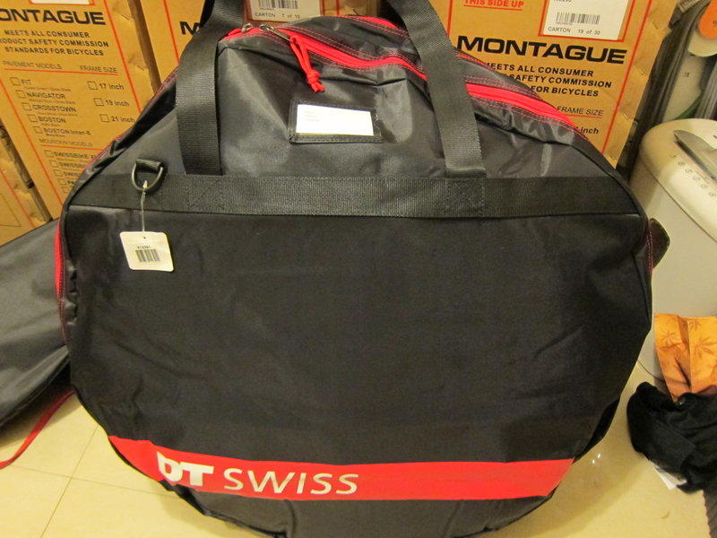全新DT SWISS 車袋/輪組袋/板輪袋/保護袋（可裝三個輪子，厚墊保護）