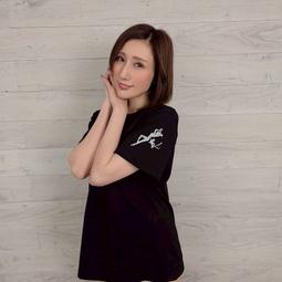 毛毛小舖--代購 JULIA 限量T恤 黑色 3/15截止