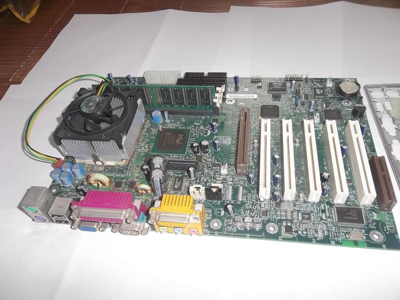 370,INTEL,英特爾,D815EEA,工控主機板,含933CPU,256M記憶體,5組PCI,良品