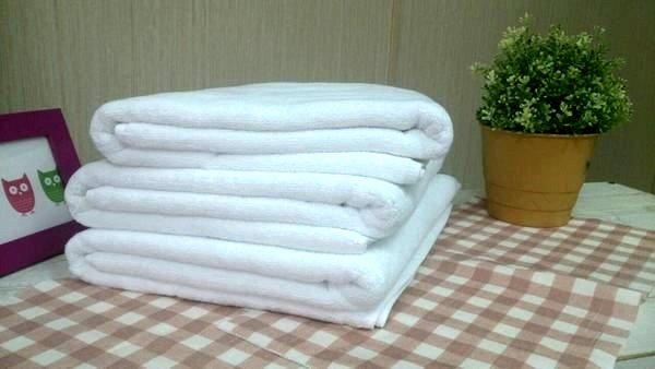 【MIT毛巾工廠】18兩NG飯店白色厚款浴巾 (3條1000元免運另隨機贈送毛巾)