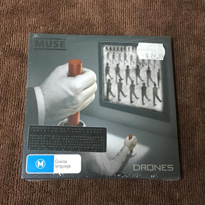 MUSE 謬思合唱團 - DRONES CD+DVD 全新進口專輯