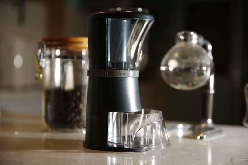 苗栗咖啡-免運費  醇鮮PureFresh電動咖啡磨豆機慢磨機(隨機贈送咖啡豆100公克) 可接車充攜帶方便台灣精品