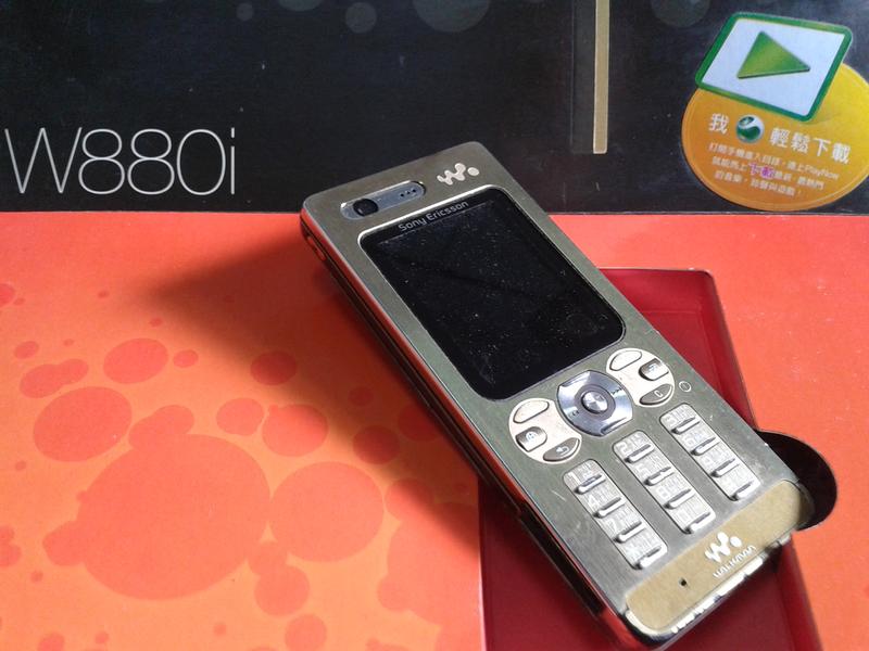 Sony Ericsson W880i 耀金限量版/六週年紀念款☆